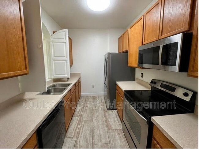 Building Photo - 8630 Buccilli Dr
