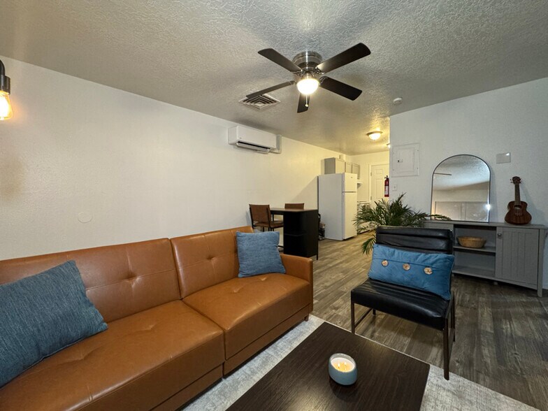 Building Photo - 652 Vancouver Rd SE