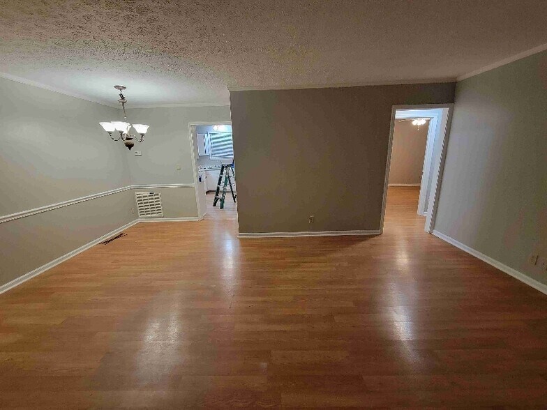 Building Photo - 392 Albright Ln