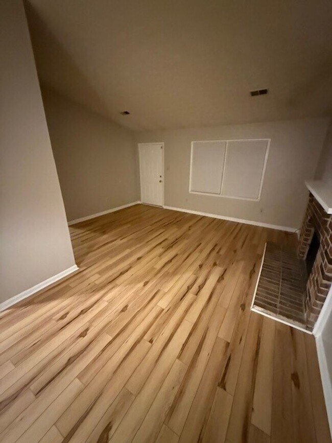 Building Photo - Lovely 3 BR House in South Lexington! New ...