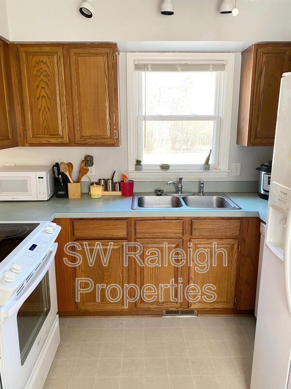 Building Photo - 1400 Squire Ridge Dr