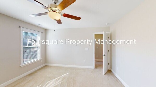 Building Photo - 3-Bed Home with Bonus Room, Home Office , Screened Porch  and Community Pool!