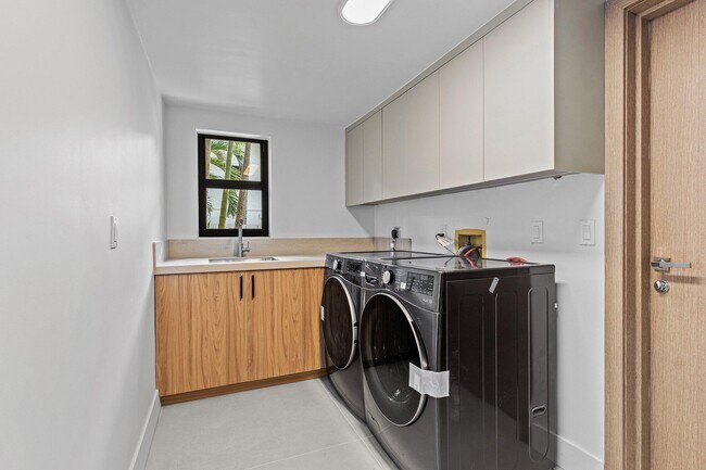 Building Photo - 2668 NW 41st St