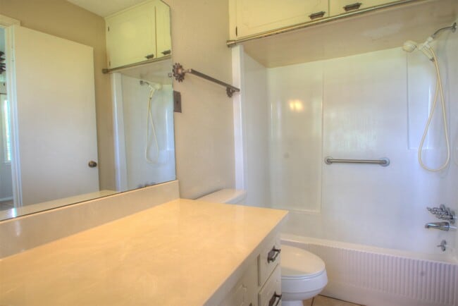 Building Photo - 303 Clements Rd