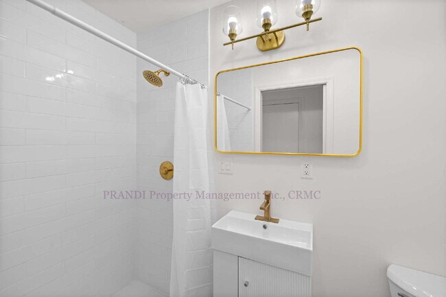 Building Photo - SPECIAL 2 WEEKS FREE RENT! Sun Valley Triplex, Fully Renovated with Attention to detail