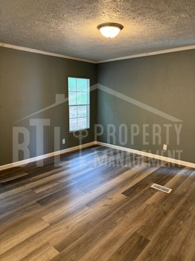 Building Photo - Peaceful Home in the Indian Point Area