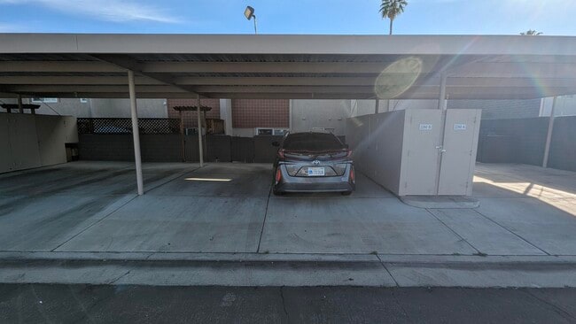 Building Photo - 2260 N Indian Canyon Dr