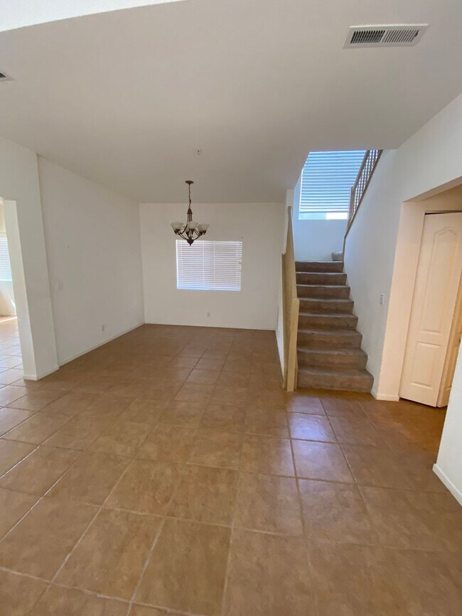 Building Photo - For Rent – Spacious Las Palmas II Home