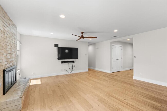 Building Photo - 5405 Fairmont Cir