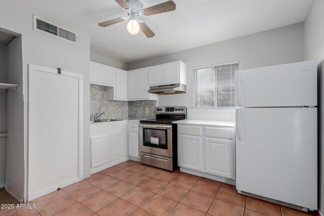 Building Photo - 12740 W Amy Dr