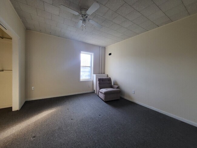 Building Photo - 902 N 5th St