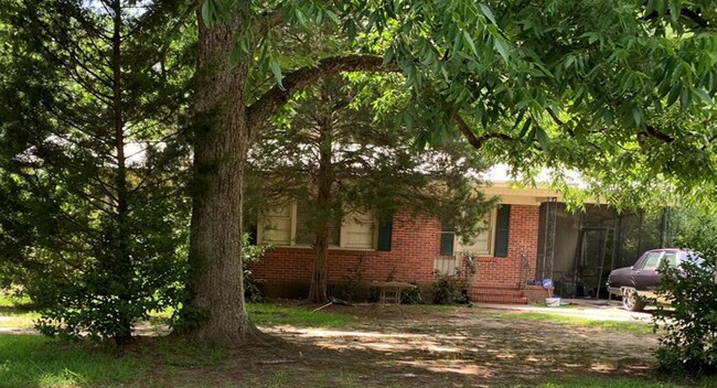 Primary Photo - 102 Roberts St