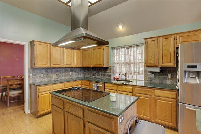 Building Photo - 6204 John Chisum Ln
