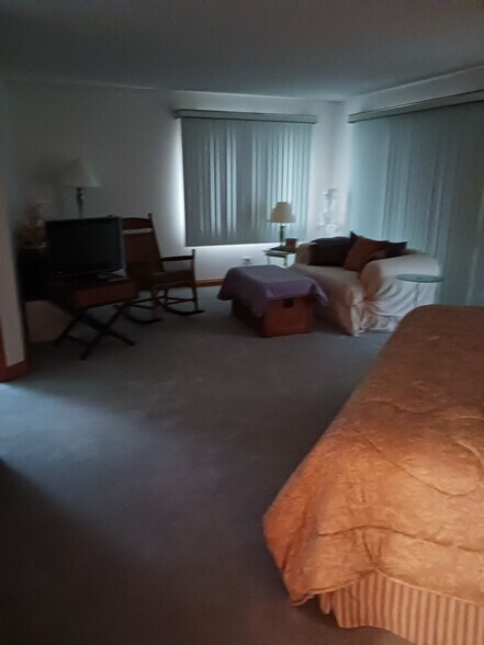 Building Photo - 10515 W Grand Ave