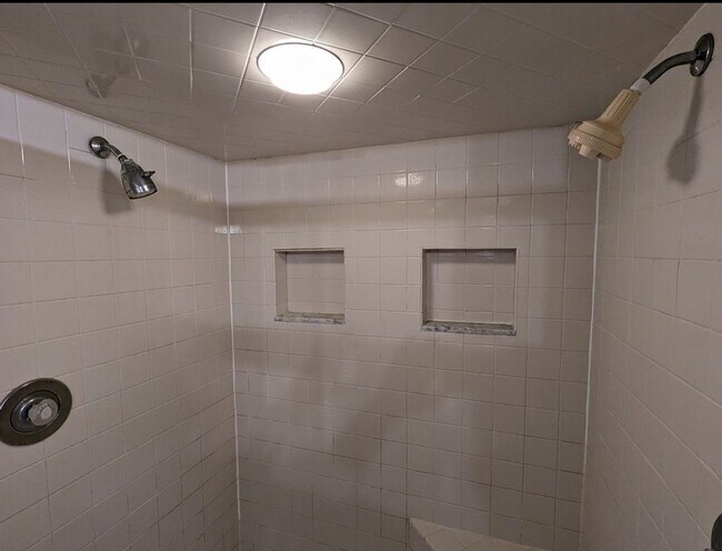 Building Photo - Charming and Convenient Townhome for Rent....
