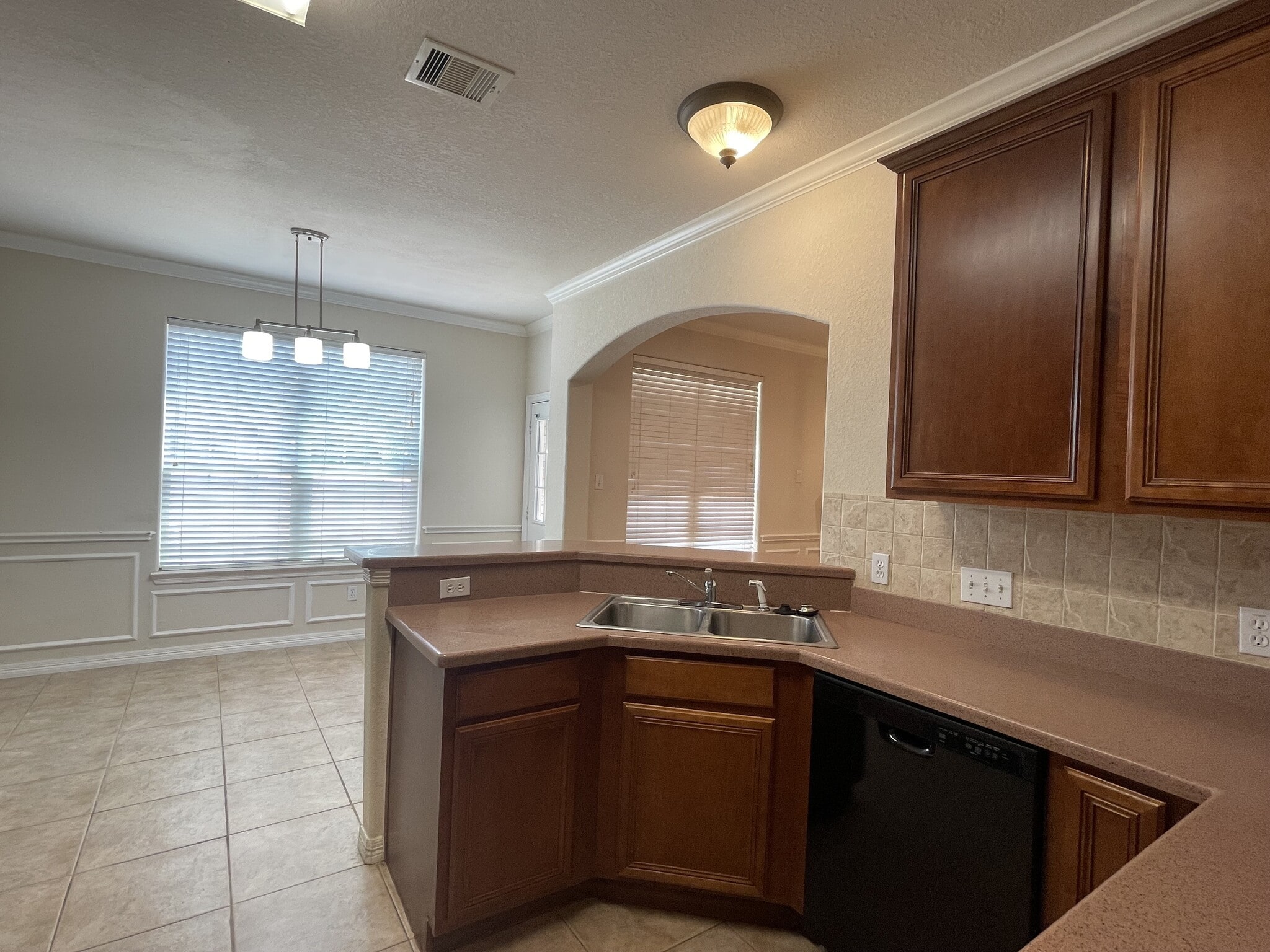 Building Photo - 6410 E Linpar Ct
