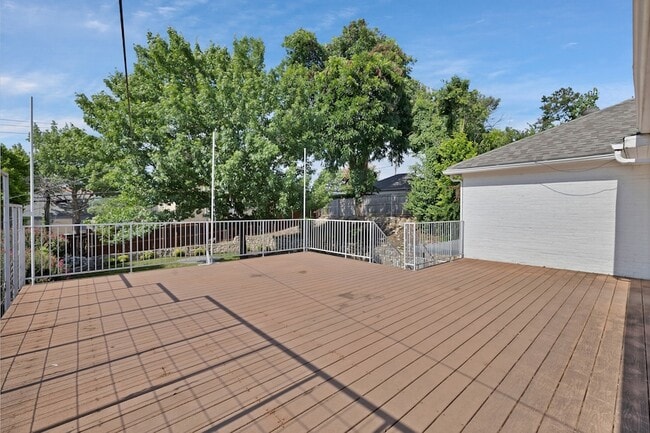 Building Photo - 3414 Westcliff Rd S