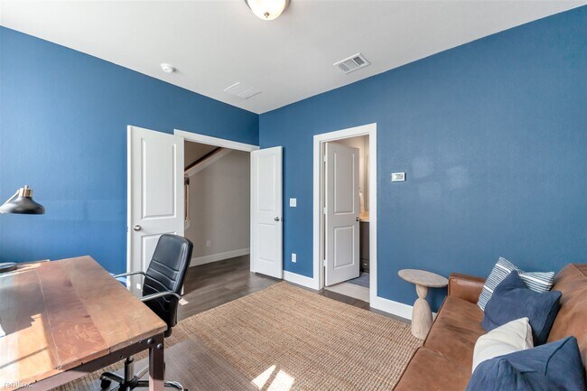 Building Photo - 2 br, 2.5 bath House - 1044 Manacor Lane