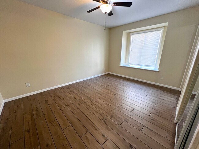 Building Photo - SPACIOUS 2bed/2bath CONDO ON FIRST FLOOR