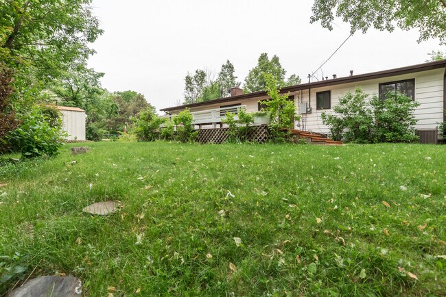 Building Photo - $0 DEPOSIT OPTION! WALNUT HILLS DIVISION, NEW APPLIANCES, GARAGE, FIREPLACE, STORAGE!