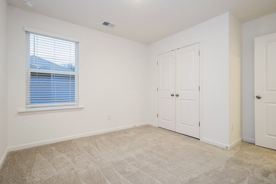 Building Photo - 221 Paisley Wy