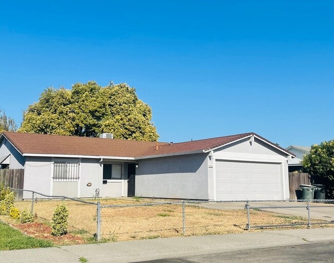 Primary Photo - Updated 4bed/2 bath home in South Sac