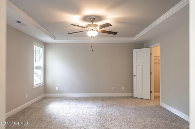 Building Photo - 412 Palisades Dr