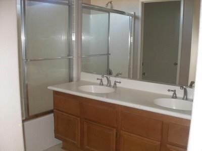 Building Photo - Nice 3 Bedroom/ 3 Bathroom Home in Moreno ...