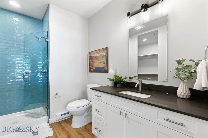 Building Photo - 2221 Willow Dr