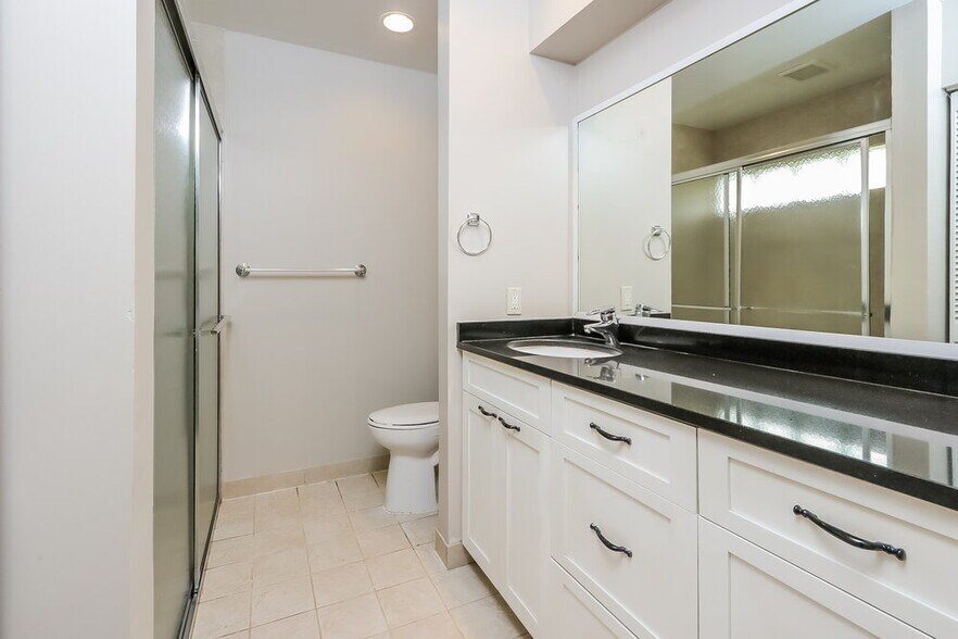 Building Photo - 1653 Primrose Ln