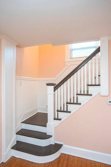 Building Photo - 909 Clarke St