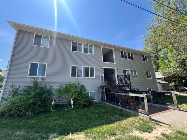 Primary Photo - 423 E Dunn St