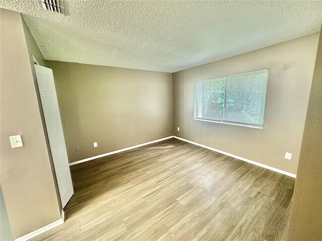 Building Photo - 2549 S Oak Ave