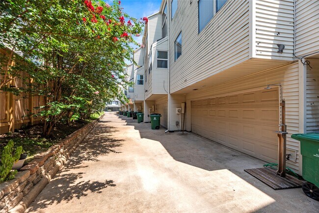 Building Photo - 6311 Westcott St