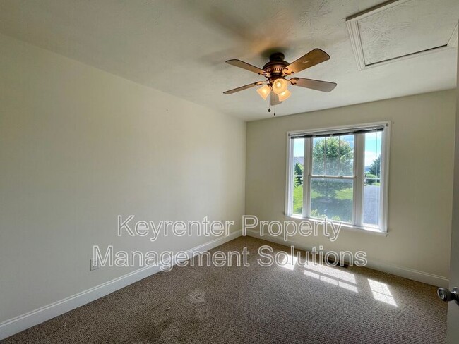 Building Photo - 30 Enchanted View Cir