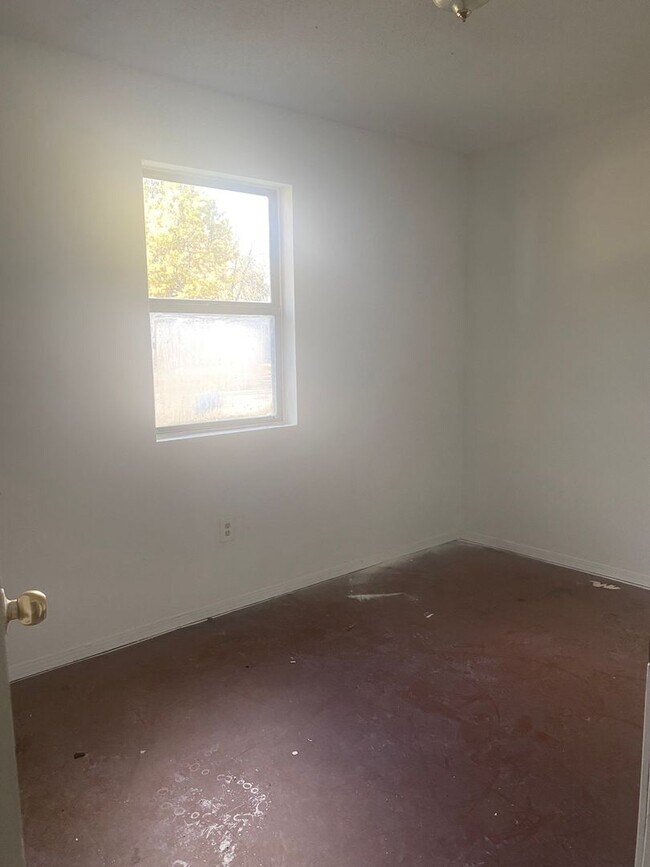 Building Photo - LIMITED TIME**NO APPLICATION FEE**1/2 OFF ...