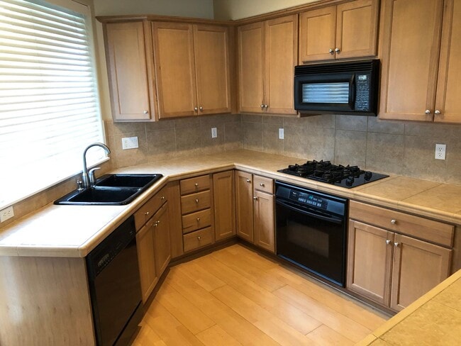 Building Photo - $500.00  OFF  1ST  FULL MONTH'S  RENT  Lov...