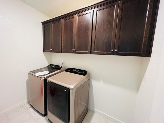 Building Photo - BEAUTIFUL SOLAR  2 STORY HOME IN NATOMS! 4...