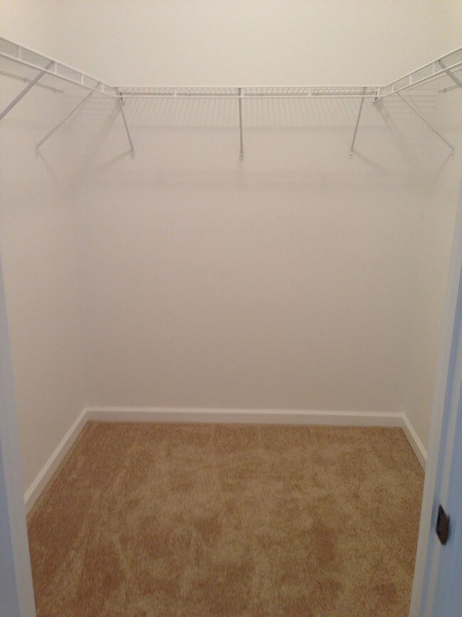 Building Photo - 1731 Lavue Ave