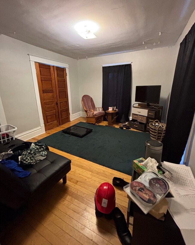 Primary Photo - 411 Dodge St