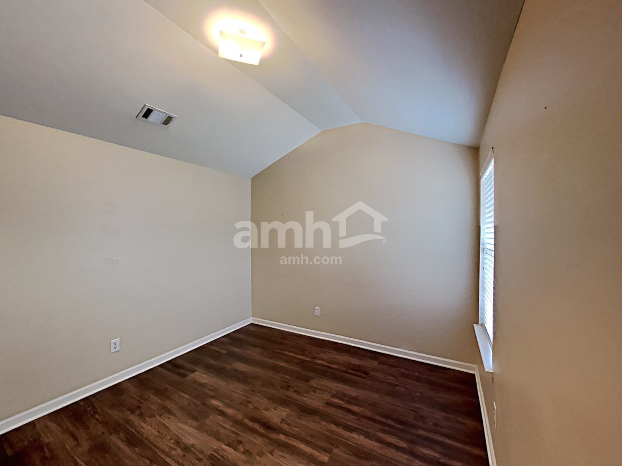 Building Photo - 119 Hidden Creek Dr