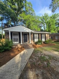 Building Photo - Renovated Home 3 bedroom 1.5 bath with new privacy wooden fence