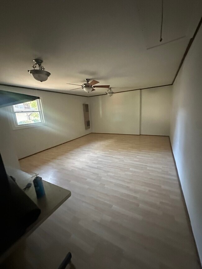 Building Photo - 595 W Elk Grove Blvd