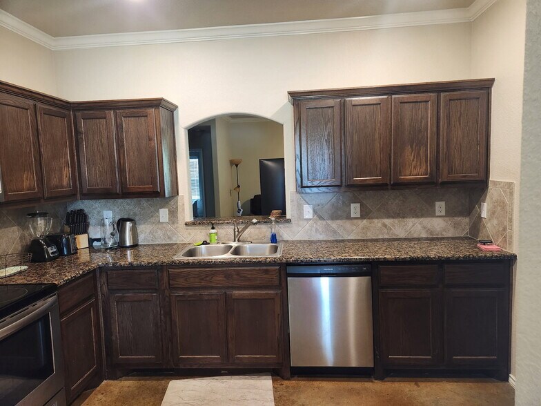 kitchen - 6902 Cassidy Ln