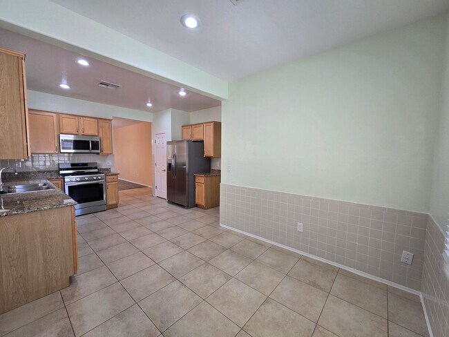 Building Photo - 3 BED / 2 BATH SINGLE STORY HOME IN SUN CI...