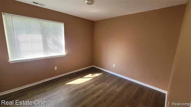 Building Photo - 3581 Reeves Dr