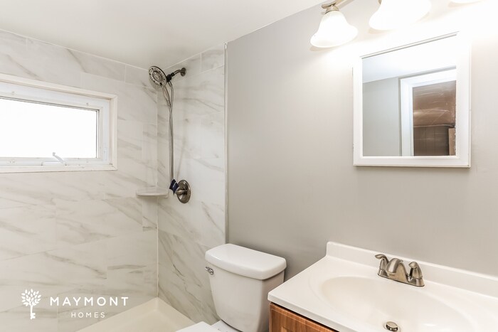 Building Photo - 5907 Winthrope Ave