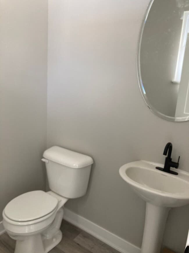 Building Photo - NO RENT UNTIL DECEMBER!