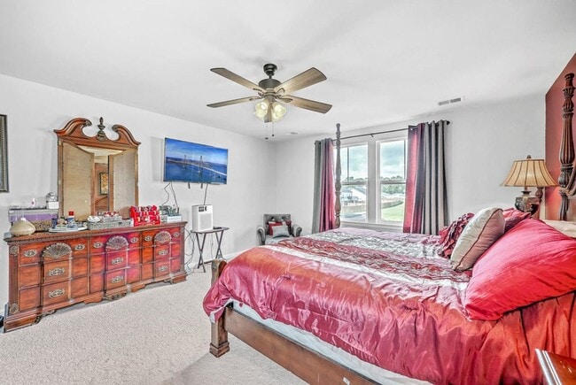 Building Photo - 6 Bedroom, 4.5 Bathroom Home in Cane Bay - Summerville