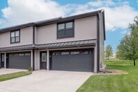 Building Photo - Spacious 2 Bed/2 Bath Condo in Prime Location